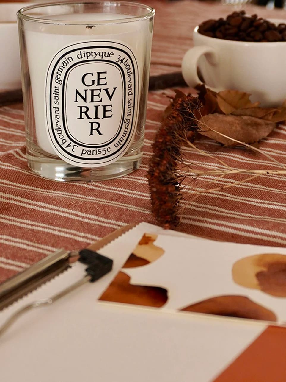 Collaboration artistique autour du parfum, du café et des matières naturelles
